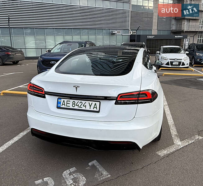 Лифтбек Tesla Model S 2023 в Киеве