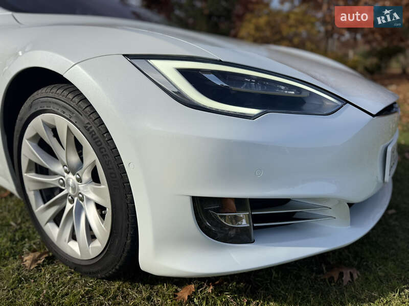 Ліфтбек Tesla Model S 2018 в Чернівцях