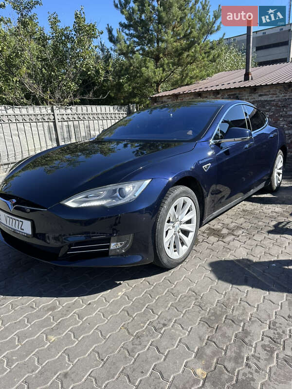 Лифтбек Tesla Model S 2015 в Львове