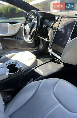 Лифтбек Tesla Model S 2015 в Львове