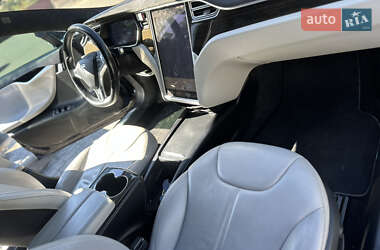 Лифтбек Tesla Model S 2015 в Львове