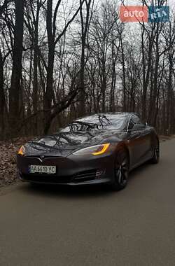 Лифтбек Tesla Model S 2016 в Киеве