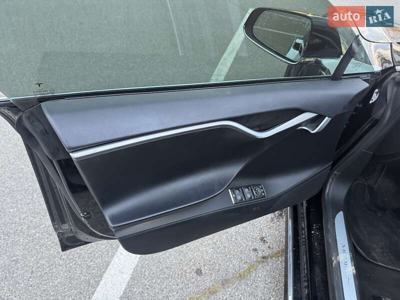 Лифтбек Tesla Model S 2020 в Львове