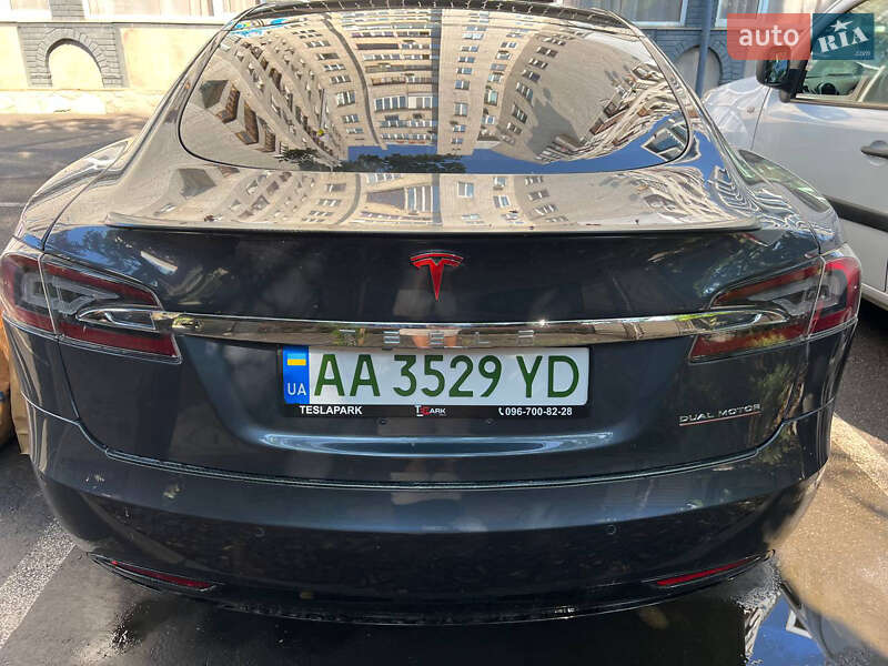 Лифтбек Tesla Model S 2019 в Киеве