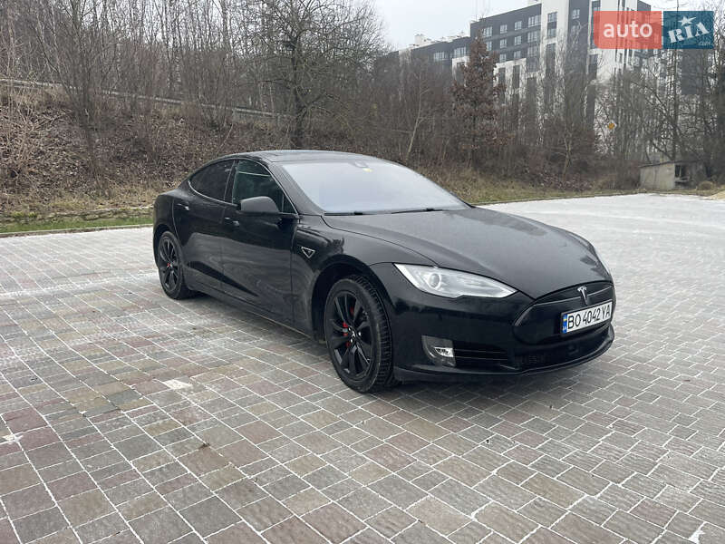 Ліфтбек Tesla Model S 2015 в Тернополі