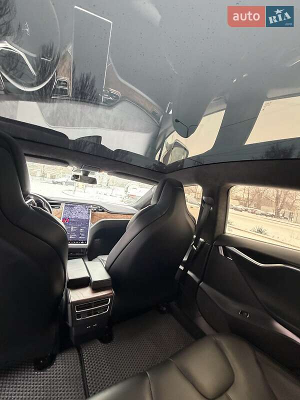 Лифтбек Tesla Model S 2017 в Запорожье
