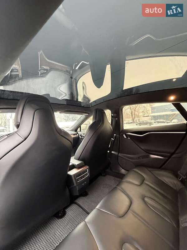 Лифтбек Tesla Model S 2017 в Запорожье
