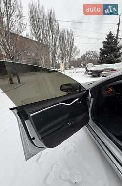 Лифтбек Tesla Model S 2017 в Запорожье