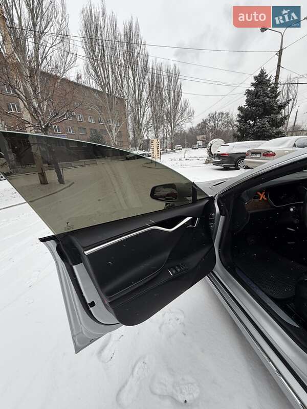 Лифтбек Tesla Model S 2017 в Запорожье