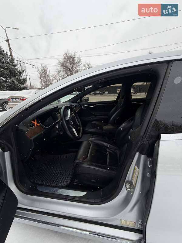 Лифтбек Tesla Model S 2017 в Запорожье