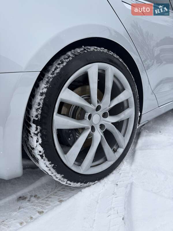 Лифтбек Tesla Model S 2017 в Запорожье