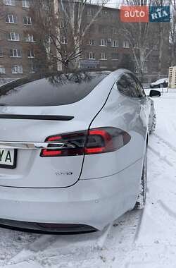 Лифтбек Tesla Model S 2017 в Запорожье