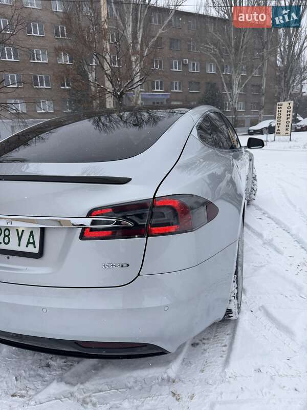 Лифтбек Tesla Model S 2017 в Запорожье
