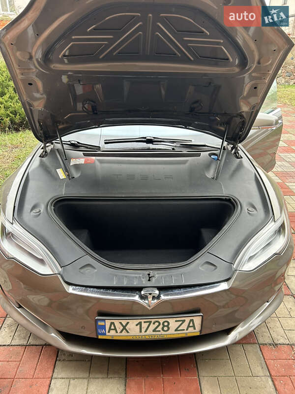 Лифтбек Tesla Model S 2016 в Киеве фото 4 Лифтбек Tesla Model S 2016 в Киеве