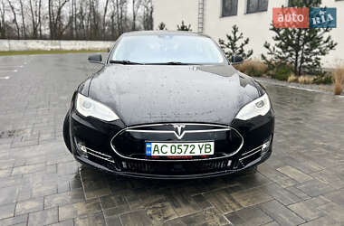Лифтбек Tesla Model S 2015 в Луцке