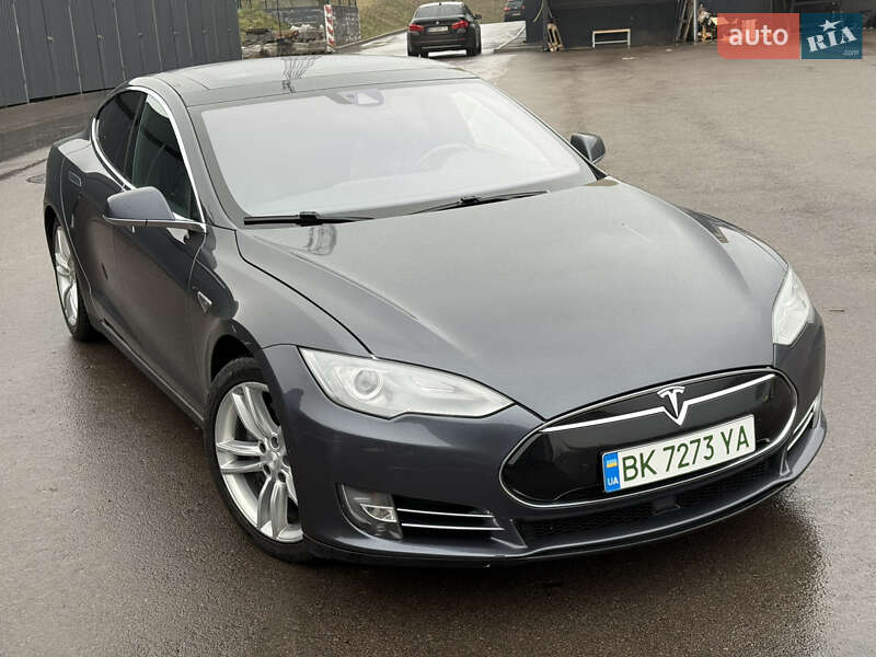 Tesla Model S 2015