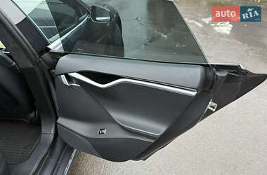 Лифтбек Tesla Model S 2015 в Ровно