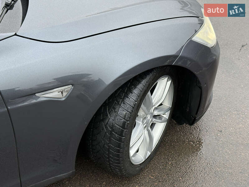 Лифтбек Tesla Model S 2015 в Ровно