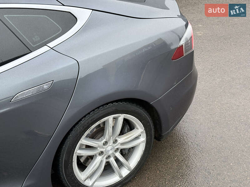 Лифтбек Tesla Model S 2015 в Ровно фото 38 Лифтбек Tesla Model S 2015 в Ровно
