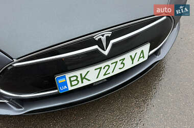 Лифтбек Tesla Model S 2015 в Ровно