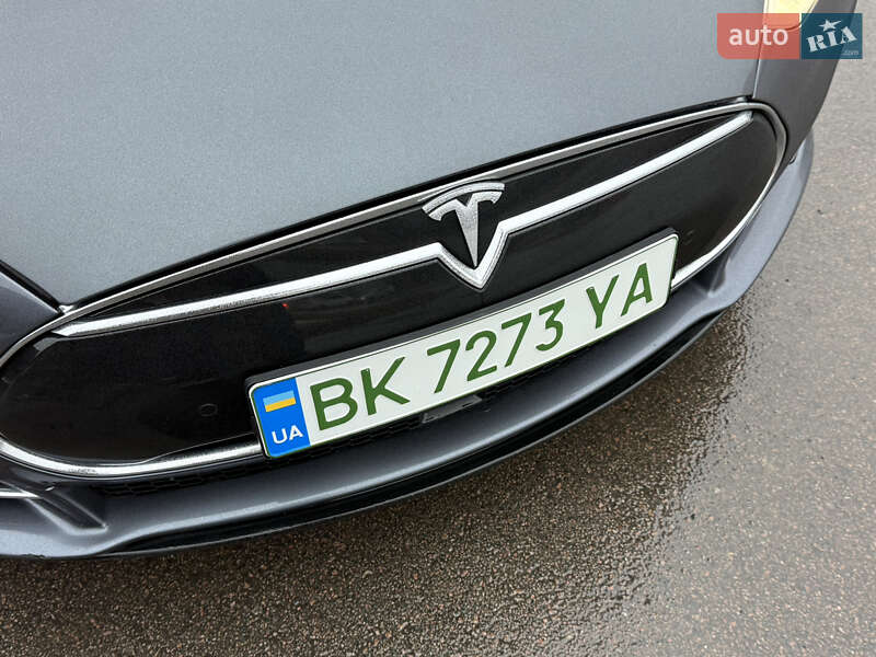 Лифтбек Tesla Model S 2015 в Ровно
