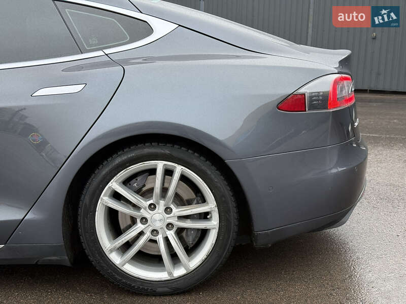 Лифтбек Tesla Model S 2015 в Ровно фото 37 Лифтбек Tesla Model S 2015 в Ровно