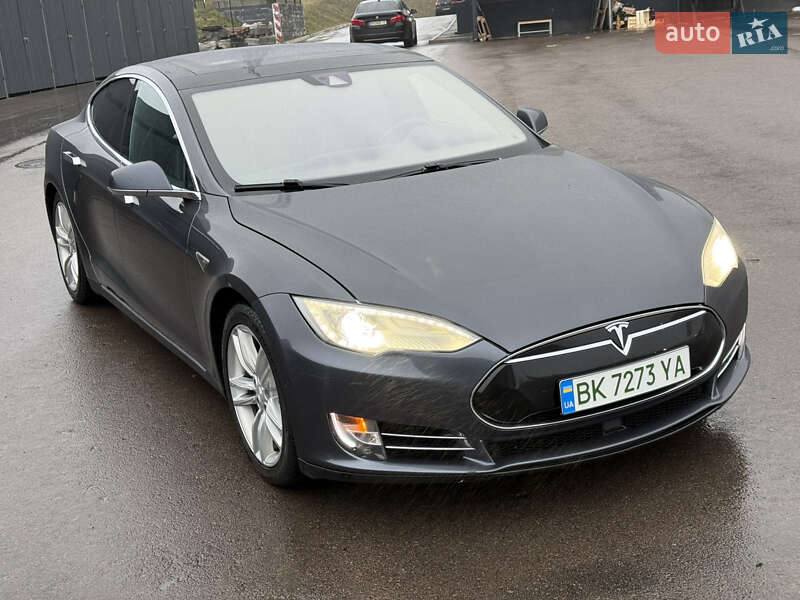 Лифтбек Tesla Model S 2015 в Ровно фото 33 Лифтбек Tesla Model S 2015 в Ровно
