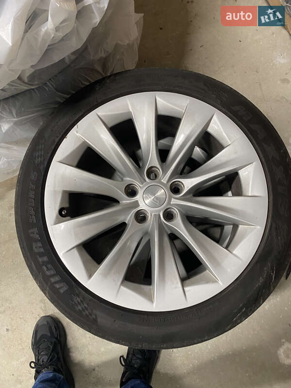 Лифтбек Tesla Model S 2018 в Ровно фото 13 Лифтбек Tesla Model S 2018 в Ровно