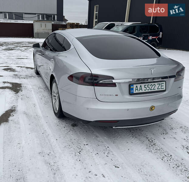 Лифтбек Tesla Model S 2015 в Киеве фото 4 Лифтбек Tesla Model S 2015 в Киеве