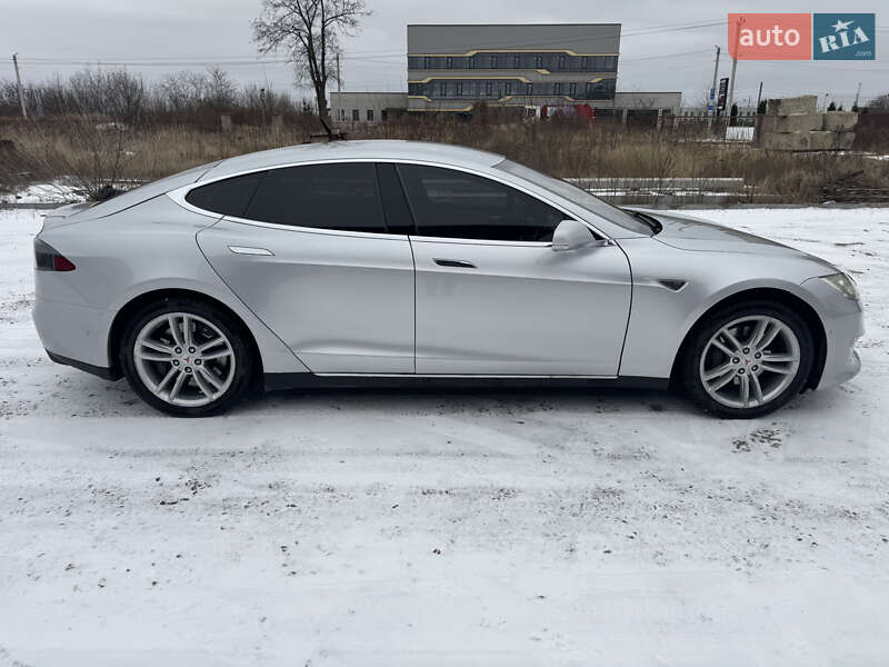 Лифтбек Tesla Model S 2015 в Киеве фото 8 Лифтбек Tesla Model S 2015 в Киеве