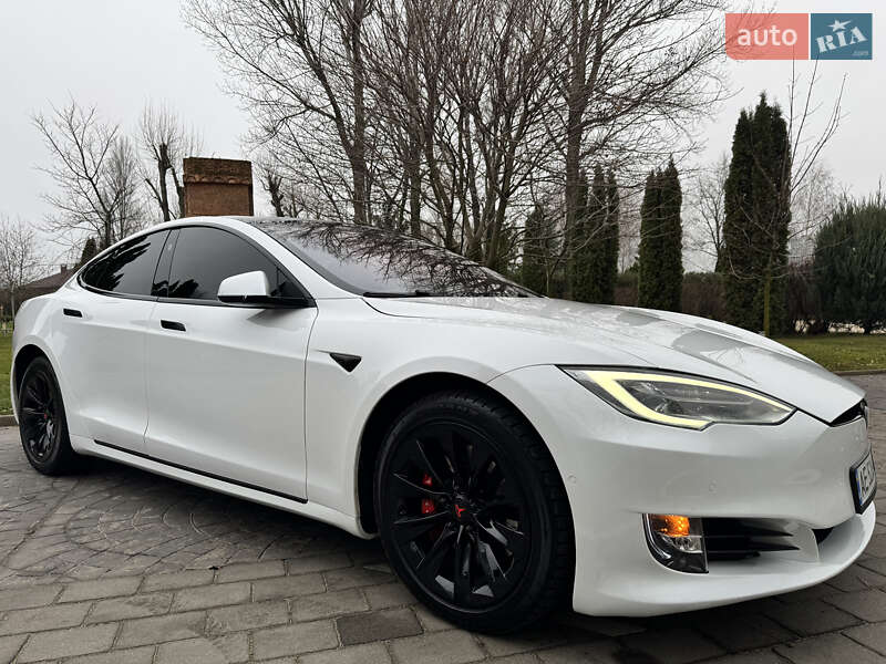 Лифтбек Tesla Model S 2020 в Днепре