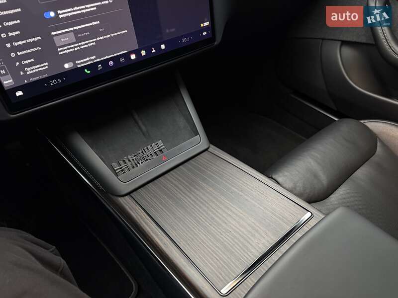 Лифтбек Tesla Model S 2021 в Львове