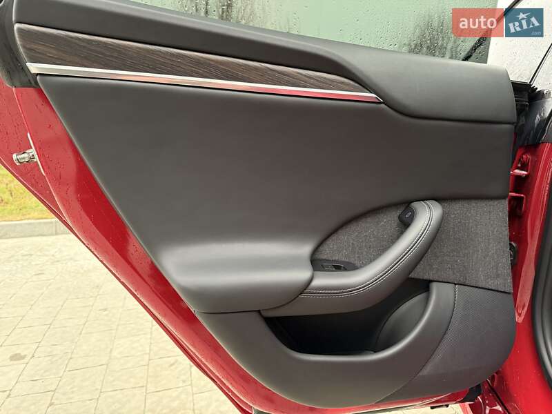 Лифтбек Tesla Model S 2021 в Львове