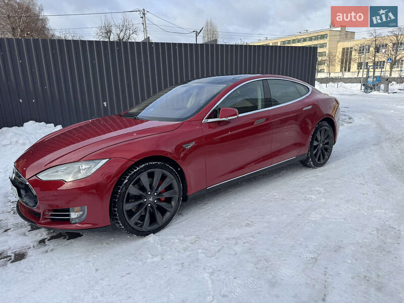 Tesla Model S 2014