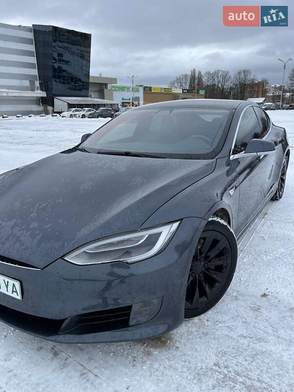 Лифтбек Tesla Model S 2017 в Житомире
