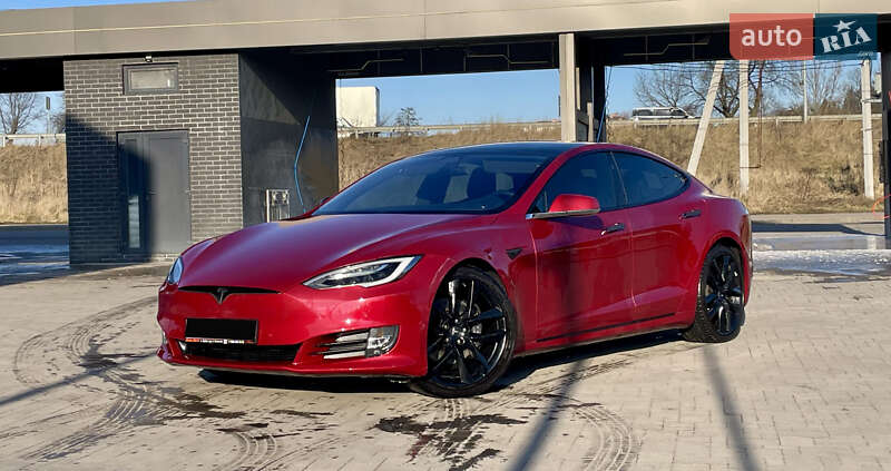 Ліфтбек Tesla Model S 2017 в Львові