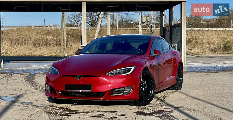 Ліфтбек Tesla Model S 2017 в Львові