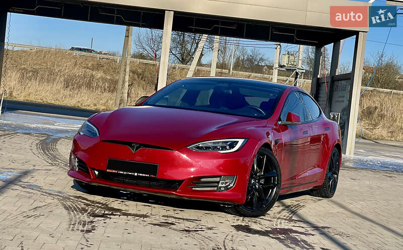 Ліфтбек Tesla Model S 2017 в Львові