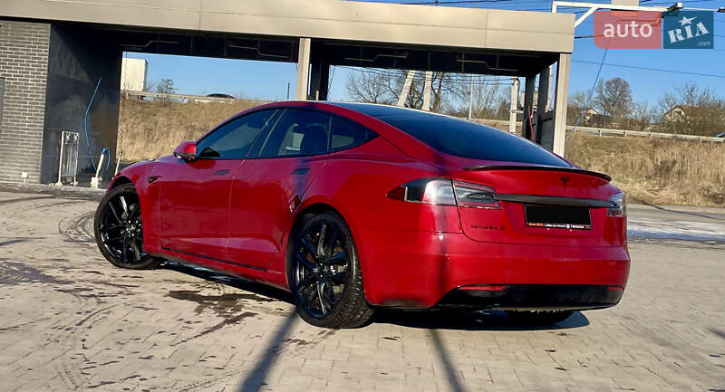 Ліфтбек Tesla Model S 2017 в Львові