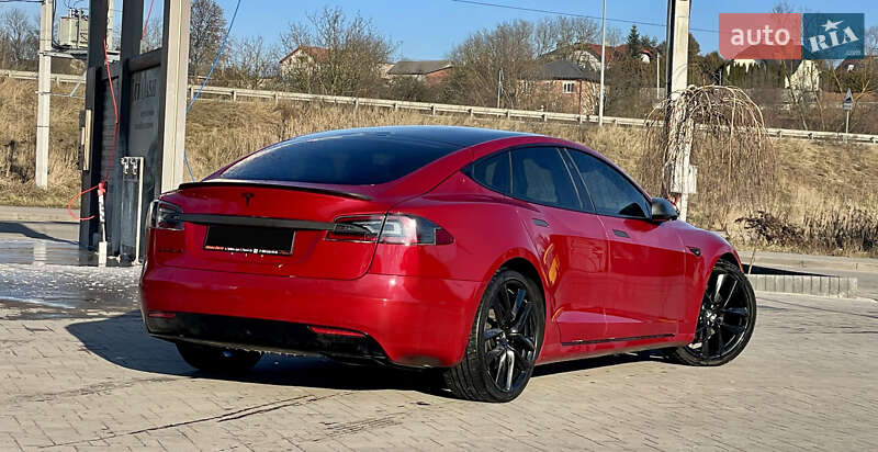 Ліфтбек Tesla Model S 2017 в Львові