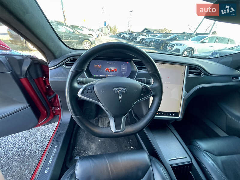 Ліфтбек Tesla Model S 2017 в Львові