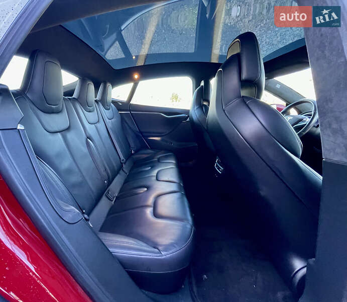 Ліфтбек Tesla Model S 2017 в Львові