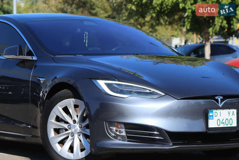Лифтбек Tesla Model S 2018 в Киеве
