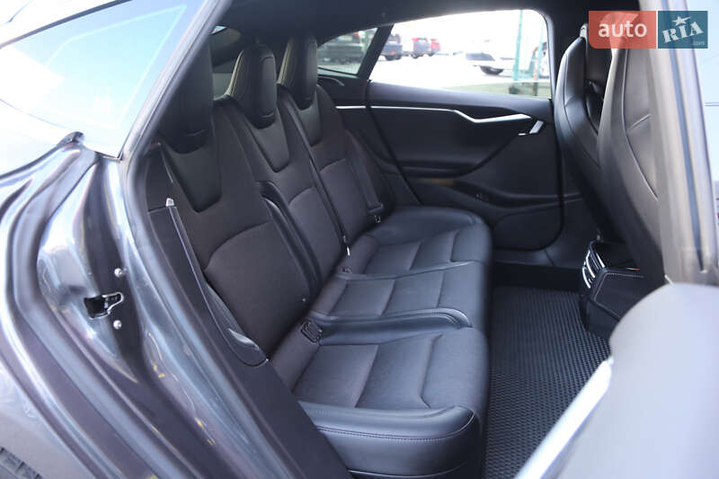 Лифтбек Tesla Model S 2018 в Киеве