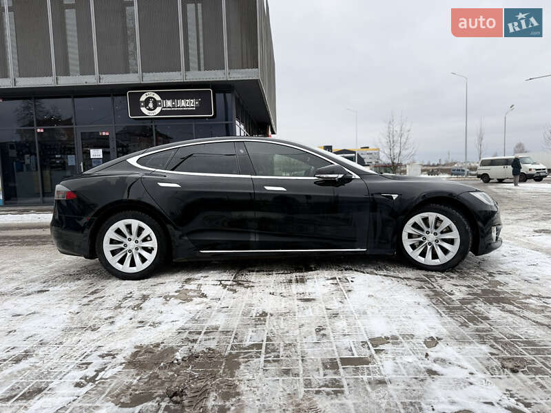 Лифтбек Tesla Model S 2017 в Киеве