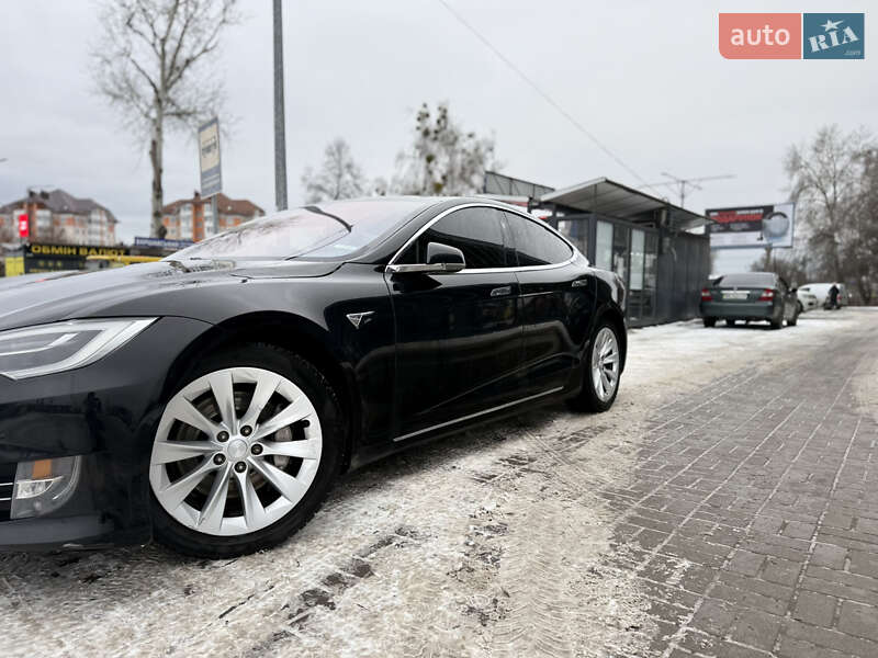 Лифтбек Tesla Model S 2017 в Киеве