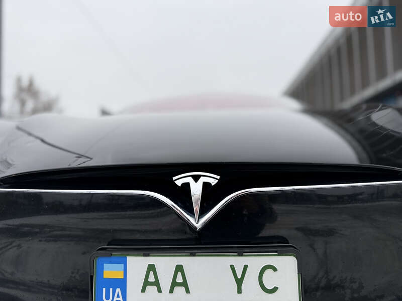 Лифтбек Tesla Model S 2017 в Киеве