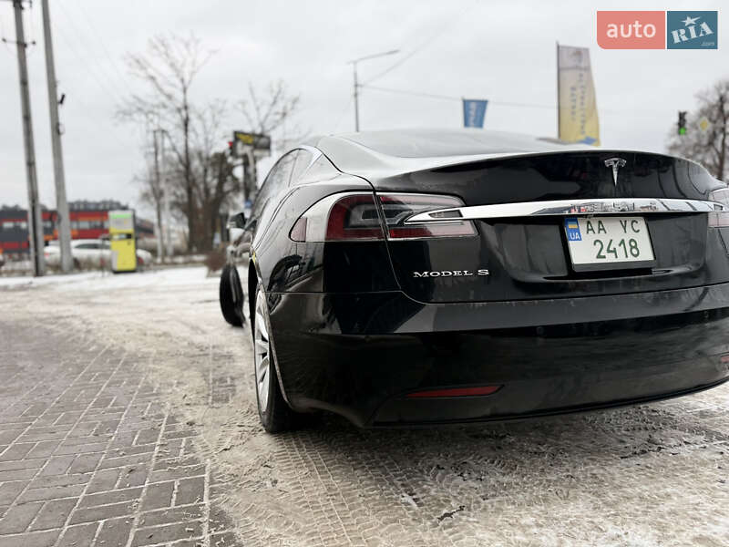 Лифтбек Tesla Model S 2017 в Киеве