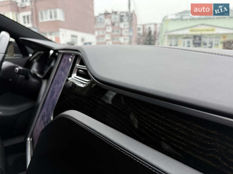 Лифтбек Tesla Model S 2017 в Киеве