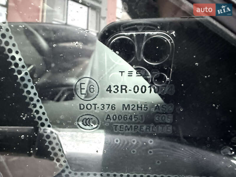 Лифтбек Tesla Model S 2017 в Киеве